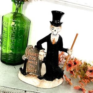 Yankee Candle Halloween Boney Bunch Graves Dug While You Wait Candle Holder